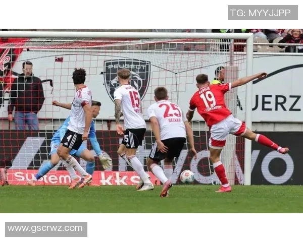 凯泽与纽伦堡激战正酣直播现场精彩回顾与分析